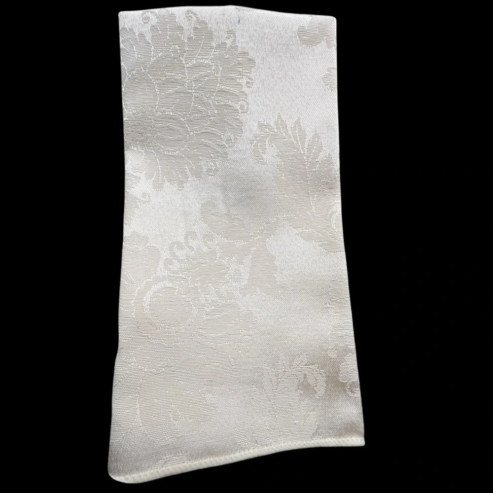 VTG Set of 4 Ivory XL Cream Damask Luncheon Dinner Napkins Floral 16‎ x 16